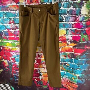 Lululemon ABC Classic Pants Mens 34 X 29 Tan Warpstreme Stretch LM5ADDS